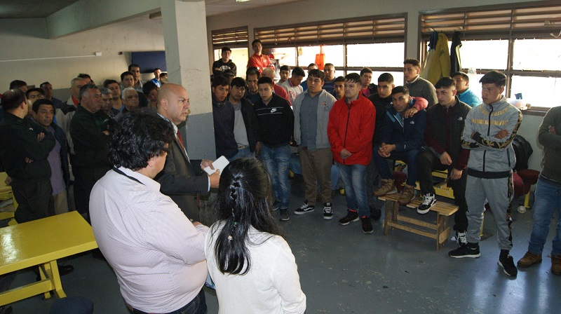 Al  finalizar el di&aacute;logo se apuntaron datos y requerimientos de los internos interesados en distintas gestiones penitenciarias.