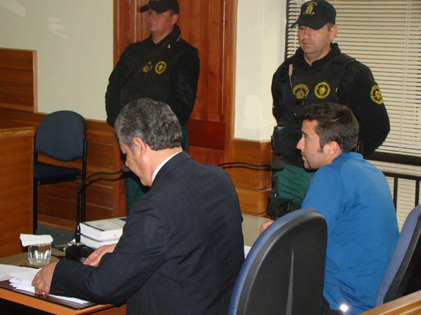 Jaime Pacheco, defensor p&uacute;blico de Emilio Berkhoff (ambos en la foto), espera que su representado recupere pronto su libertad.