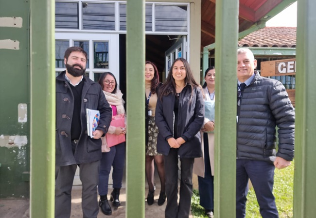 Parte del equipo directivo y penitenciario de &Ntilde;uble, al ingresar al CDP de Yungay.