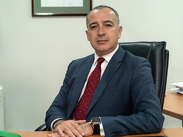 El Defensor Regional de Arica y Parinacota, Sergio Zenteno Alfaro.