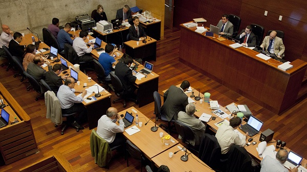 De acuerdo a la Ley 19.718 que crea la Defensor&iacute;a Penal P&uacute;blica, son procesos p&uacute;blicos para seleccionar abogados. 