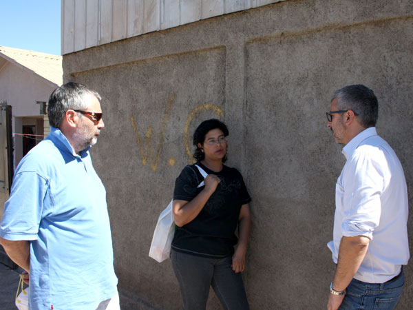 Tras la emergencia, Catherine Araya recibi&oacute; la visita del Defensor Regional y del jefe de Estudios de Atacama. 