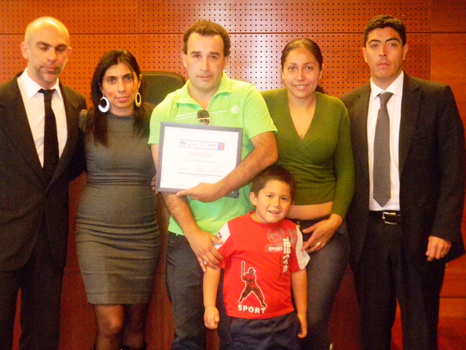 Juan Angulo junto a miembros del TTD, adem&aacute;s de su mujer y su hijo Giorgio, de 5 a&ntilde;os.