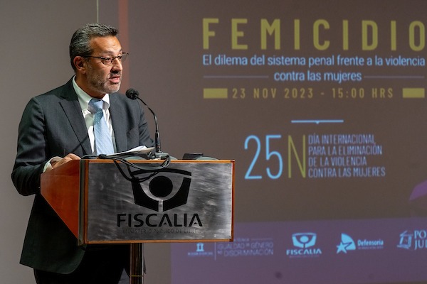 El Defensor Nacional durante el seminario. 