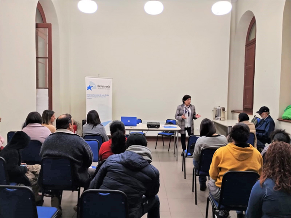 La defensora p&uacute;blica Alicia Rojas durante la charla.