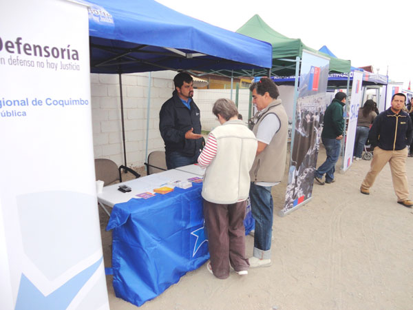 El Defensor Regional de Coquimbo estuvo a cargo del m&oacute;dulo institucional instalado en Punta Choros.