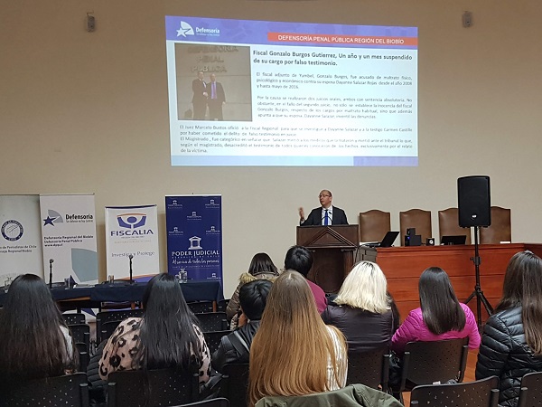 El Defensor Regional del Biob&iacute;o durante su exposici&oacute;n en el sal&oacute;n del pleno de la Corte de Apelaciones de Concepci&oacute;n.