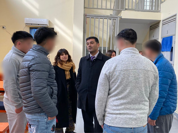 Pablo Aranda y Francisca Eulufi recogieron diversas inquietudes de los j&oacute;venes internos en el CRC de Talca.