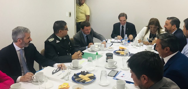 El defensor regional, Ra&uacute;l Palma participa en reuni&oacute;n extraordinaria de la comisi&oacute;n regional de justicia junto al Ministro, Hern&aacute;n Larrain. 