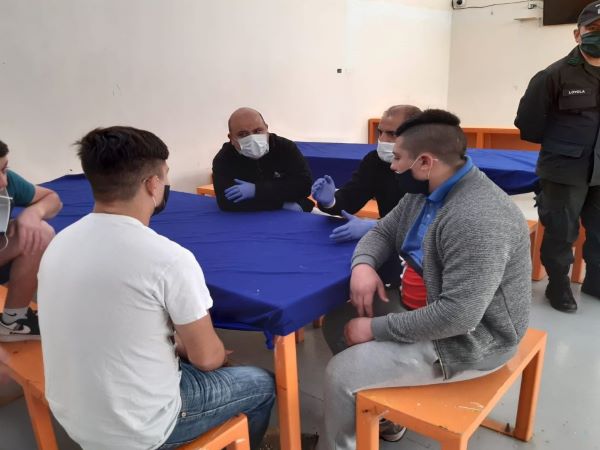 El Defensor Regional y el jefe de Estudios dialogaron con j&oacute;venes del CIP-CRC sobre su situaci&oacute;n procesal.