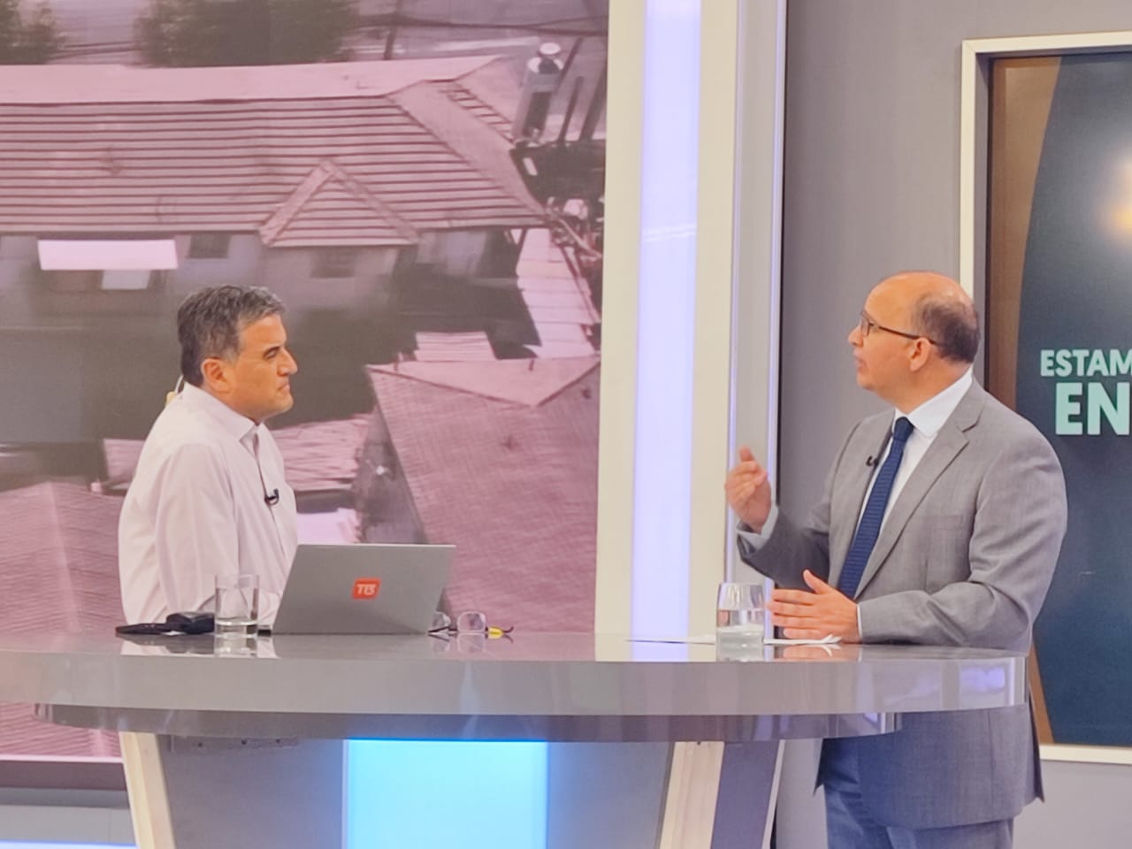 El Defensor Nacional (s), Osvaldo Pizarro, durante la entrevista en T13.