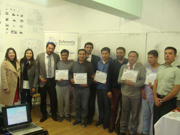 Al t&eacute;rmino del seminario, los 30 internos que asistieron recibieron certificados de participaci&oacute;n.