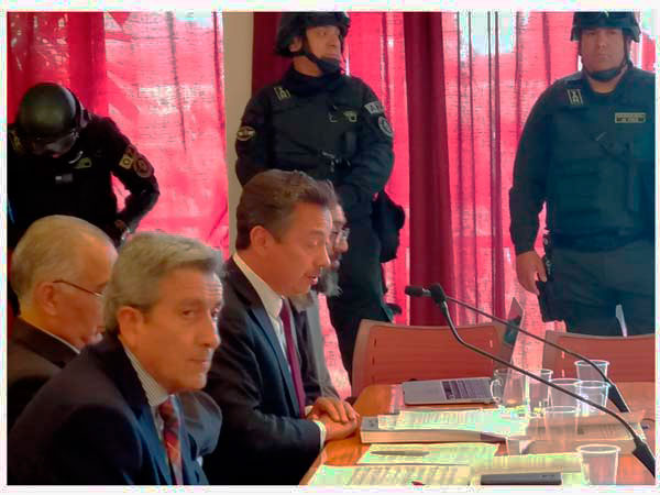 La audiencia de formalizaci&oacute;n dur&oacute; m&aacute;s de siete horas. Al centro en la imagen, el Defensor Regional de Valpara&iacute;so, Claudio P&eacute;rez Garc&iacute;a.