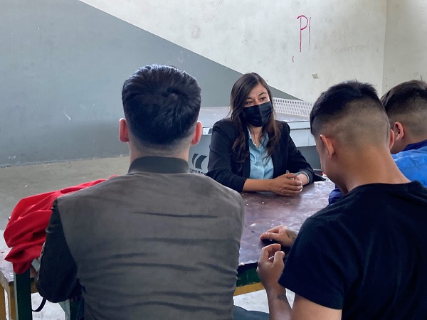 De manera activa participaron los j&oacute;venes en la conversaci&oacute;n con la defensora p&uacute;blica Romina Borgeat.