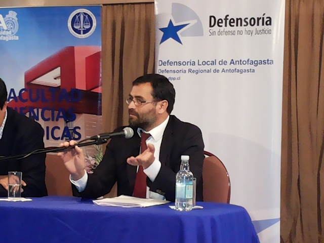 El jefe de Estudios de Antofagasta present&Atilde;&sup3; el Proyecto Inocentes en la Universidad de Antofagasta