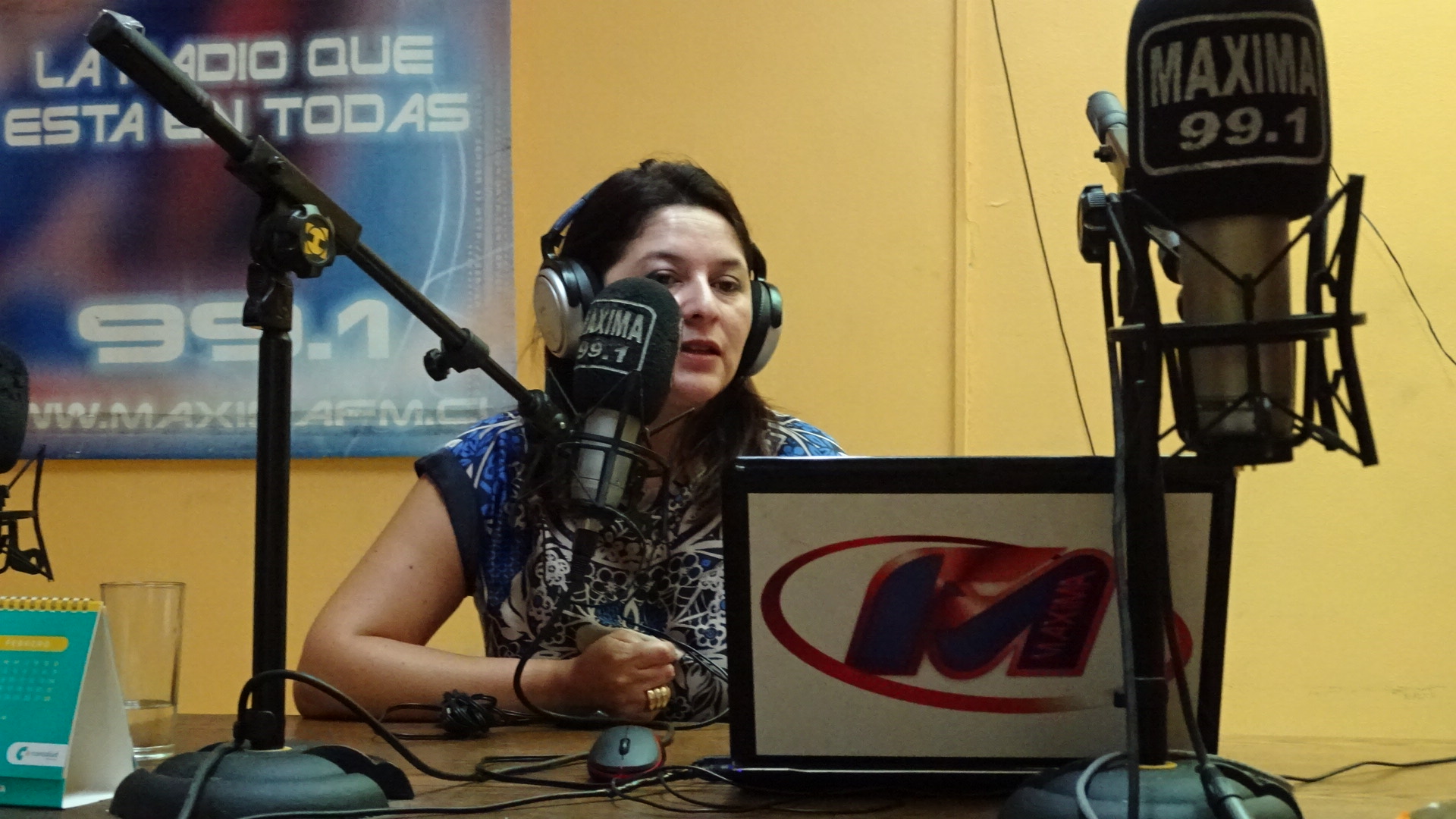 La Defensora Regional de Antofagasta, Loreto Flores, entrevistada en Radio M&aacute;xima FM.