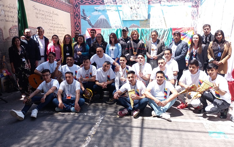 Los nuevos instrumentos de "Sol Andino" fueron 'bendecidos' en una emotiva ceremonia de 'achallamiento' (agradecimiento).