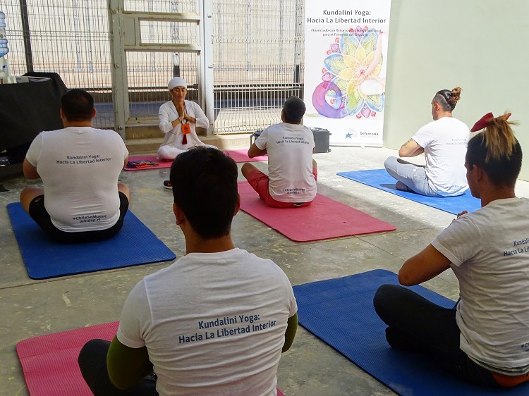 El taller de kundalini yoga en el m&oacute;dulo de reclusi&oacute;n especial del Centro de Cumplimiento Penitenciario de Nudo Uribe.