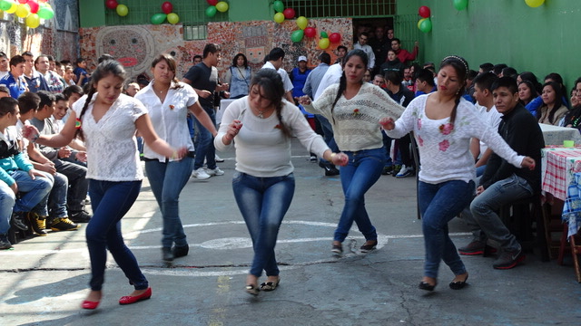 los internos bolivianos de Calama presentaron bailes t&iacute;picos para conmemorar aniversario boliviano en le penal 