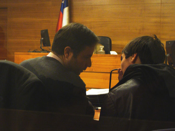 El defensor penal juvenil Rodrigo Cabezas (izquierda) logr&oacute; demostrar la inocencia del menor C.R.R. (derecha).