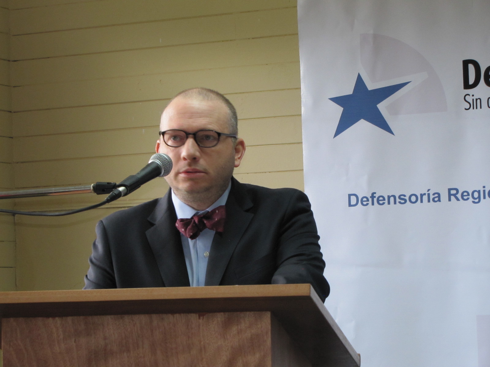 Fernando Acu&ntilde;a Gutierrez, Defensor Regional de Ays&eacute;n. 