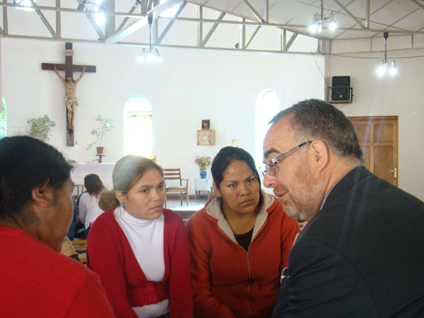 Mientras varios defensores dialogaban con las internas del CPF San Joaqu&iacute;n, Leonardo Moreno atendi&oacute; a cuatro imputadas bolivianas.