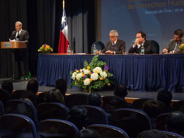 El sal&oacute;n auditorio de la Fundaci&oacute;n Telef&oacute;nica se replet&oacute; con los asistentes al seminario internacional.