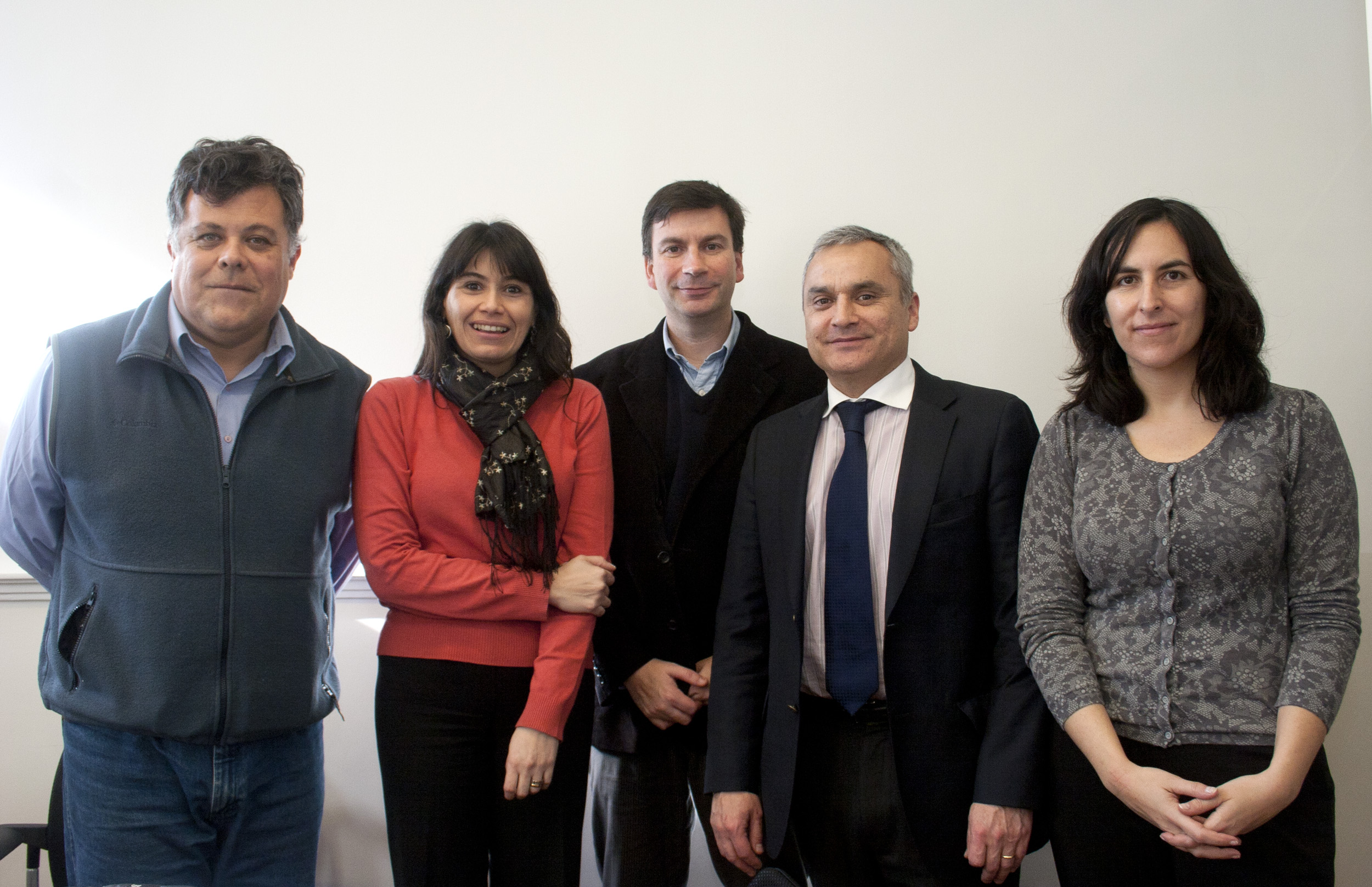 Defensor Nacional y participantes de coloquio en la Universidad Diego Portales