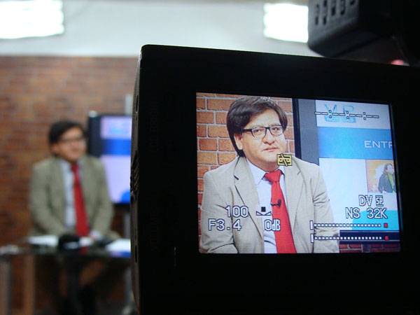 El Defensor Regional (S) de Antofagasta, Roberto Vega Taucare, en el set del programa &ldquo;La entrevista del d&iacute;a&rdquo;, de VLP Televisi&oacute;n.