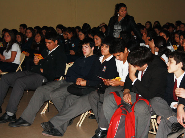 Unos 200 alumnos de los cinco primeros medios del Liceo Cat&oacute;lico de Copiap&oacute; asistieron a la charla.