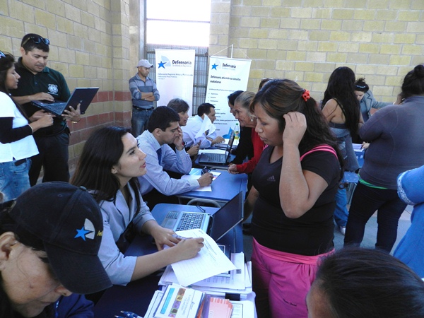 La Defensor&iacute;a Regional de Arica y Parinacota atendi&oacute; con 10 funcionarios y computadores conectados a internet.