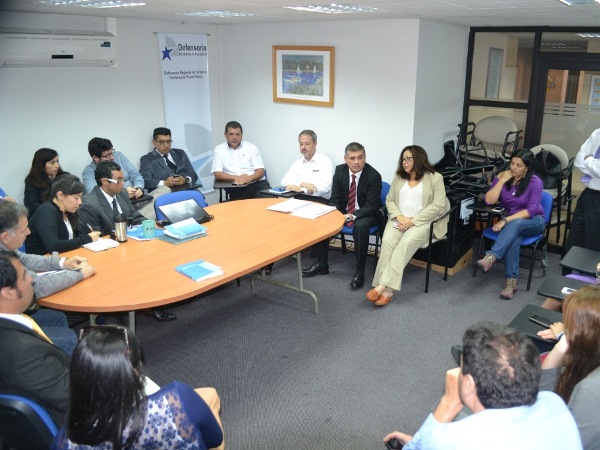 El equipo de funcionarios de la Defensor&iacute;a Regional de Tarapac&aacute; se volvi&oacute; a reunir tras las emergencias s&iacute;smicas de la semana pasada.