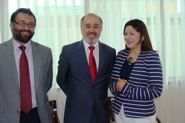 Los directivos de la DPP en Antofagasta junto al presidente de la Corte de Apelaciones, Oscar Claver&iacute;a.