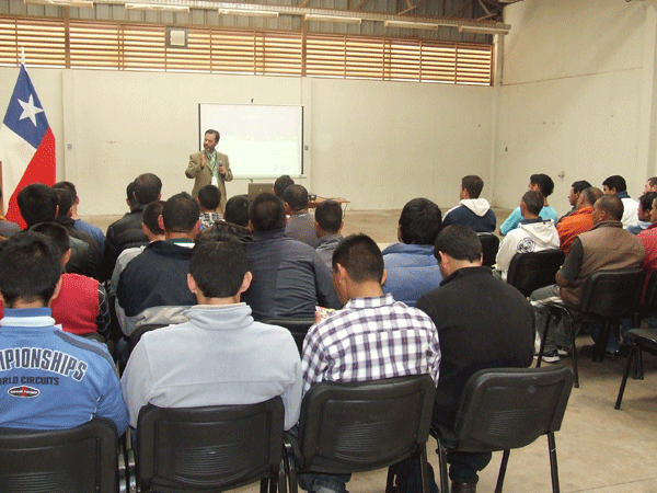 La charla, estuvo a cargo del abogado de la Unidad de Estudios, Germ&aacute;n Echeverr&iacute;a.