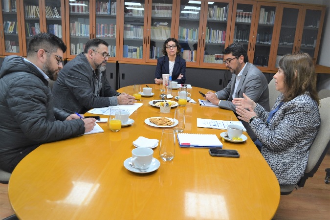 La triada directiva regional en la reuni&oacute;n con el parlamentario.