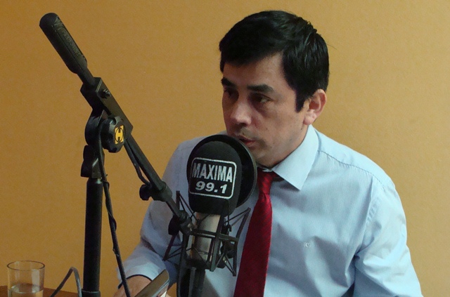 El defensor local jefe de Antofagasta, Mario Fuentealba, en radio M&aacute;xima FM.
