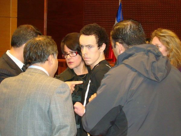 Luciano Pitronello (al centro) deber&aacute; permanecer con arresto domiciliario hasta que su sentencia quede ejecutoriada.
