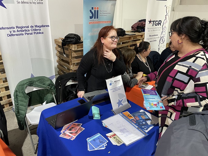 En la actividad se entregaron d&iacute;pticos informativos y se atendieron las consultas de las personas.
