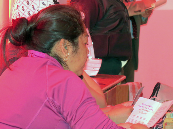 Junto con recibir orientaci&oacute;n, se les entreg&oacute; folleter&iacute;a para que tengan presentes sus derechos.