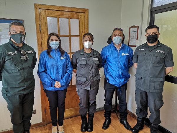 La Defensora Regional Loreto Flores se reuni&oacute; con la alcaidesa de la c&aacute;rcel de Puente Alto, Michelle Barahona , y su equipo de trabajo.