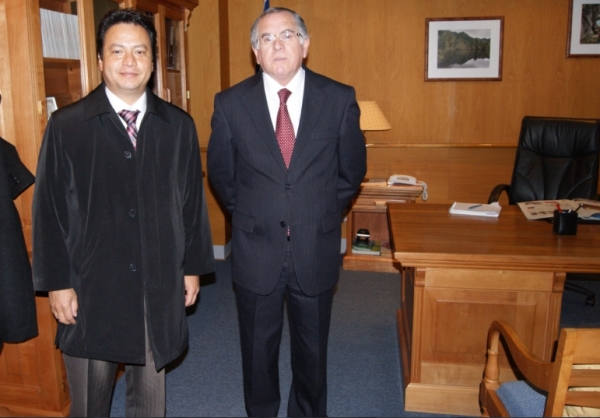 Deseos de &eacute;xito en su gesti&oacute;n expres&oacute; a Washington Fern&aacute;ndez el presidente de la Corte de Valdivia, Dario Carretta. 