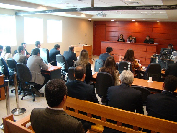 La lectura de la sentencia se realiz&oacute; en una sala llena de p&uacute;blico, incluyendo familiares de las v&iacute;ctimas, que esperaron expectantes el fallo.