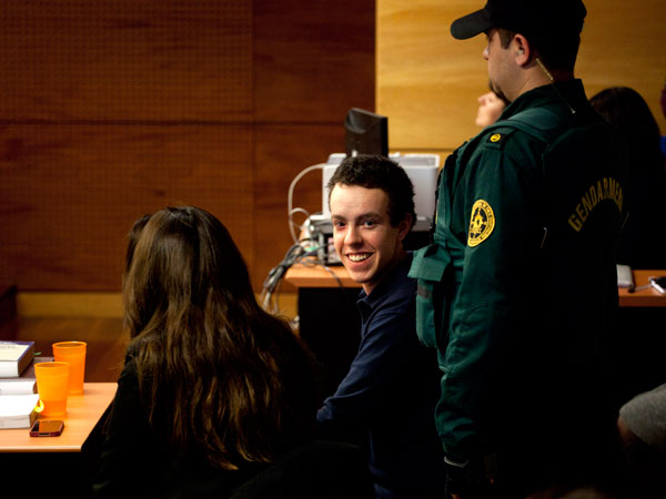 Luciano Pitronello esta tarde, captado tras la decisi&oacute;n del tribunal que lo absolvi&oacute; de delitos terroristas.