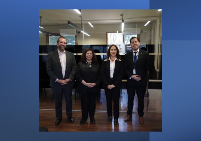 La Defensora Regional Metropolitana Norte, Daniela B&aacute;ez, junto a los jefes de carrera de periodismo, trabajo social y derecho de la UBO. 