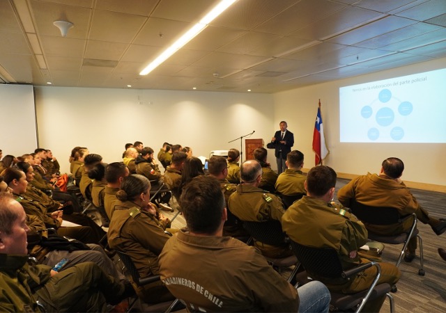 Expertos de la DRMN capacitaron a carabineros sobre alcances de la Ley 'Naín-Retamal' y procedimientos policiales