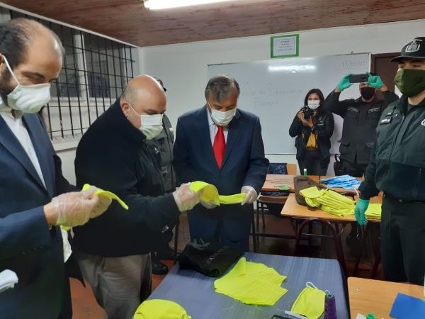 Los internos est&aacute;n elaborando mascarillas para el uso propio y de los funcionarios de Gendarner&iacute;a.