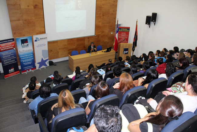 Cerca de 100 personas participaron de la exposici&oacute;n realizada por el jefe de la Unidad de Estudios de O'Higgins, V&iacute;ctor Providel.