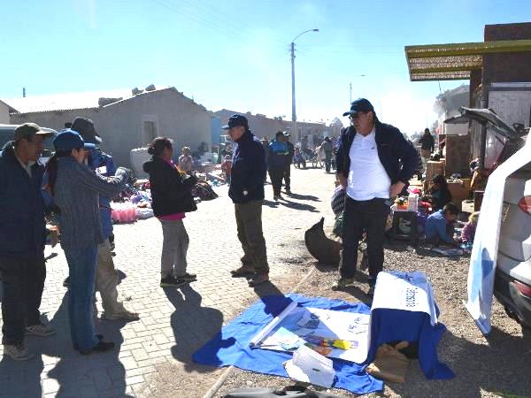 Los funcionarios de la DPP de Tarapac&aacute; en su puesto de la Feria Fronteriza de Colchane.