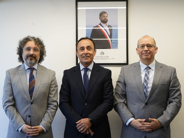 Ra&uacute;l Letelier, Jaime Pizarro y Osvaldo Pizarro durante la reuni&oacute;n.