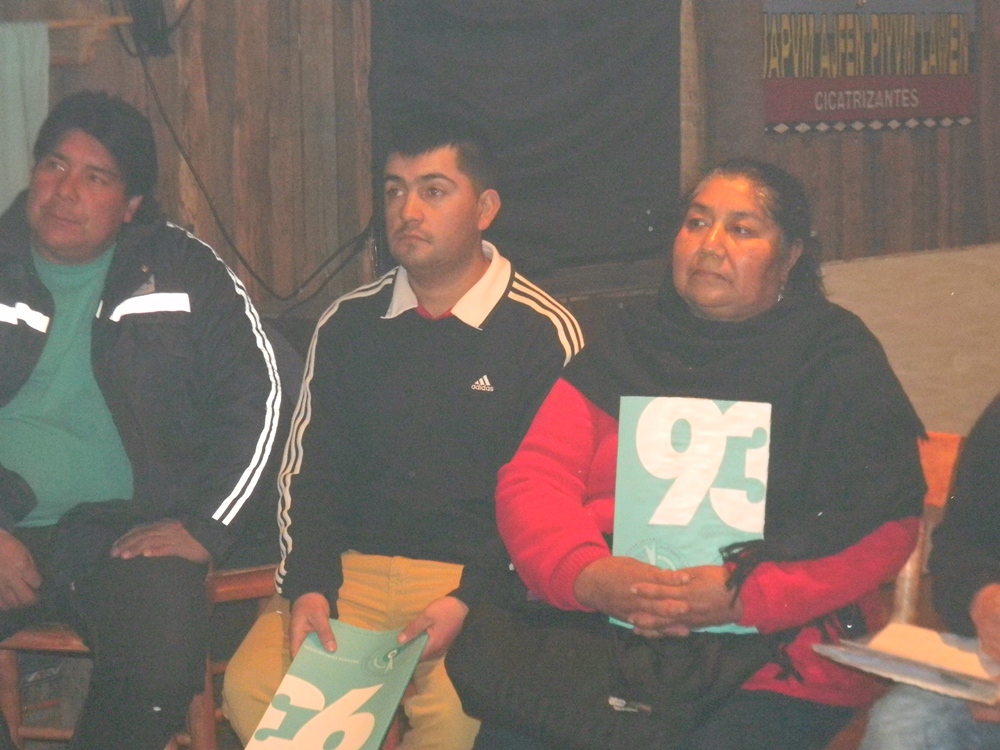 Los asistentes recibieron la Revista '93 con temas de defensa especializada.